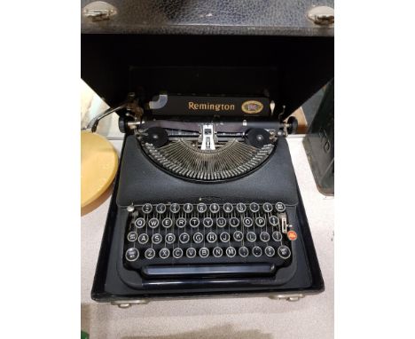 VINTAGE TYPEWRITER