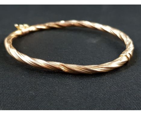 9CT GOLD BANGLE 