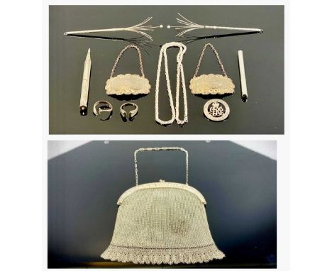 GROUP OF SILVER / WHITE METAL COLLECTABLES, including a mesh-link purse, two swizzle sticks, two decanter labels named 'Whisk