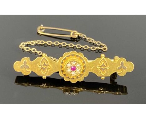 VICTORIAN 15CT GOLD BROOCH, set with central sapphire and split seed pearl surround, with safety chain, 40mms (w), 3.3gmsProv