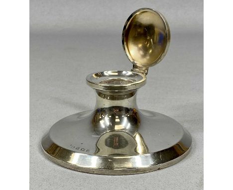 GEORGE V CIRCULAR SILVER CAPSTAN INKWELL with hinged cover, maker obscure, Birmingham 1923, 12cms (diam.)Provenance: deceased