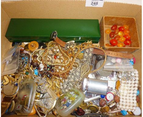 Vintage costume jewellery, lighter, watches, pearl bracelet, etc.