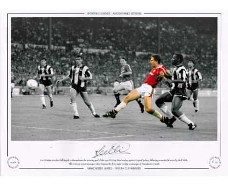 Lee Martin Manchester United 12x16 Signed, Colourised photo, Autographed Editions, Limited Edition. Photo shows Martin stretc