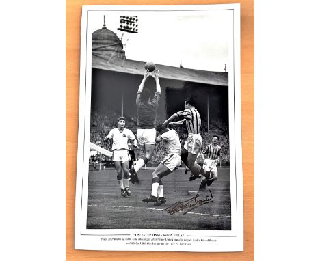 Football, Peter McParland signed 12x18 black and white photo. Pictured as he challenges Manchester Uniteds, Jackie Blanchflow