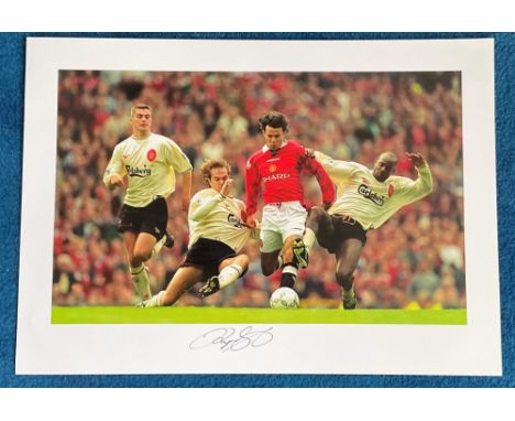 Ryan Giggs signed 22x16 colour print. Pictured in action for Manchester United against Liverpool in The English Premier Leagu