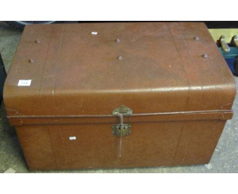 Vintage tin trunk.(B.P. 24% incl. VAT)