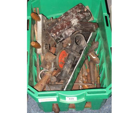 Box of assorted vintage tools, planes, chisels, Stanley tin opener etc.(B.P. 24% incl. VAT)