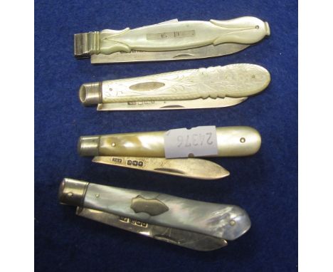 Four silver bladed mother-of-pearl fruit knives.(B.P. 24% incl. VAT)