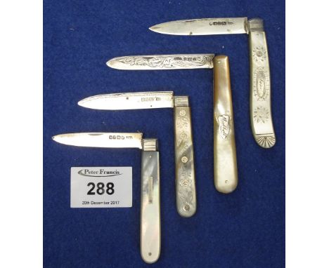Group of four silver bladed, mother-of-pearl handled fruit knives.(B.P. 24% incl. VAT)