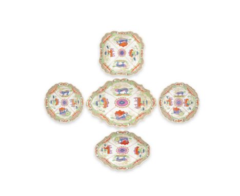 A Flight Worcester part dessert service, circa 1790Richly decorated in bright Japan colours with the 'Dragons in Compartments