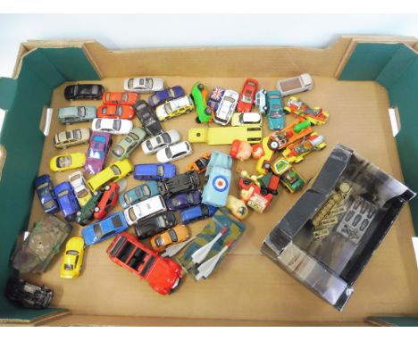 A tray of assorted small scale die-cast. 