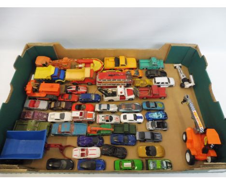A tray of assorted, loose playworn die-cast including Dinky, Corgi, Matchbox etc. 
