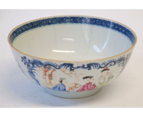 CHINESE EARLY NINETEENTH CENTURY FAMILLE ROSE PORCELAIN BOWL, externally decorated with three figures in a garden setting and