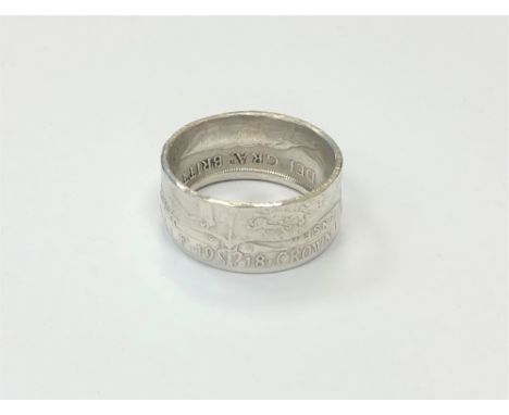 A gent's silver half crown ring 1918, size S