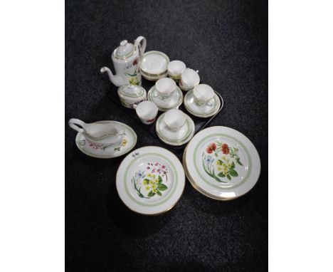 Thirty-three pieces of Spode floral patterned tea and dinner china 