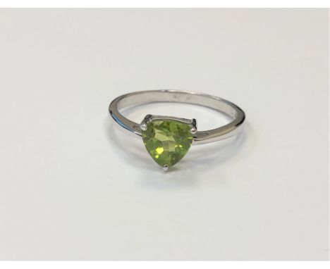 A silver peridot dress ring, size T