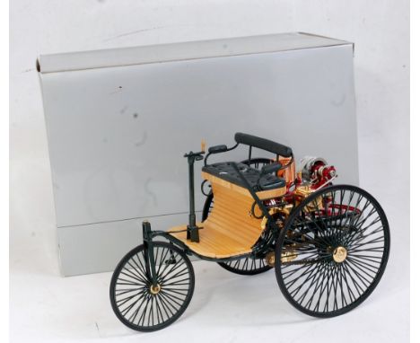 A Mercedes Benz Classic Collection 1:10 scale model of a Benz 1886 Motorwagon finished in red and green with detailed wooden 