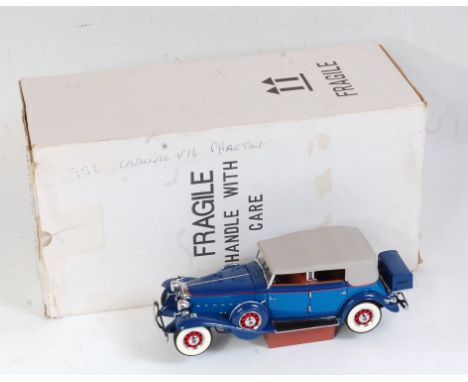 A Franklin Mint boxed 1:24 scale diecast group, two examples to include a 1925 Rolls Royce Silver Ghost, together with a 1932