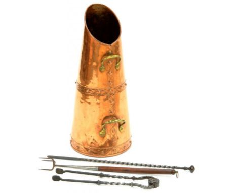 A VICTORIAN STEEL THREE PRONG TOASTING FORK WITH TURNED MAHOGANY HANDLE AND BRASS RING, 52CM L, A STEEL POKER AND A BRASS HAN