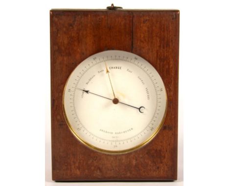 A VICTORIAN ANEROID BAROMETER IN MAHOGANY CASE, 18 X 13 X 6CM