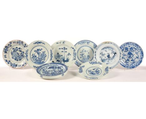 FIVE CHINESE EXPORT PORCELAIN BLUE AND WHITE PLATES AND A WATER PLATE, LATE 18TH AND EARLY 19TH C AND TWO DELFTWARE PLATES, 1