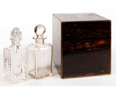 A VICTORIAN MARBLE WOOD DECANTER CASE WITH BRASS MOULDINGS, THE MOROCCO LINED INTERIOR WITH FOUR GLASS DECANTERS AND IVORY TR
