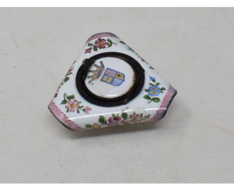 An enamel patch box, in the form of a hat, painted flowers, 4.5 cm wide 