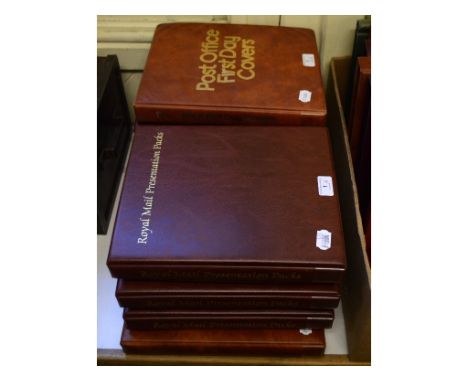 Assorted presentation packs, in four albums, and assorted first day covers, in five albums (9)Report by GHFirst day covers ge