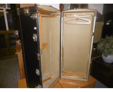 METAL BOUND STEAMER TRUNK