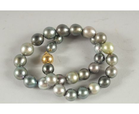 A SOUTH SEAS PEARL NECKLACE. 17ins long.