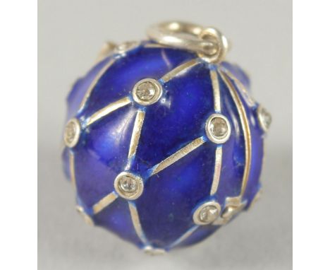 A SILVER AND BLUE ENAMEL BALL LOCKET.