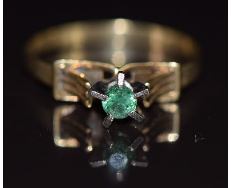 A 14k gold ring set with an emerald, size P, 2.5g 