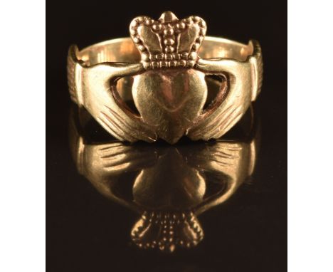 A 9ct gold Claddagh ring, 2.5g, size K