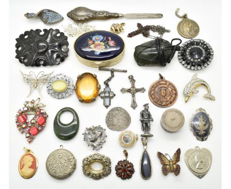 A 9ct gold elephant pendant (5.7g), silver Mizpah brooch (Chester 1904), nephrite jade pendant, silver crosses, Victorian jet