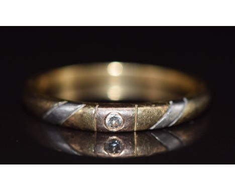 An 18ct gold bi-coloured ring set with a diamond, 3.4g, size R