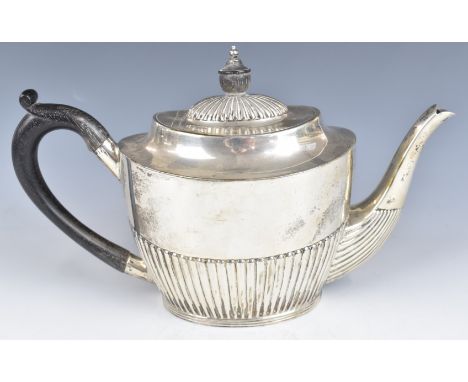 Mappin &amp; Webb Victorian hallmarked silver teapot with reeded lower body, Sheffield 1890, length 25cm, weight 390g all in