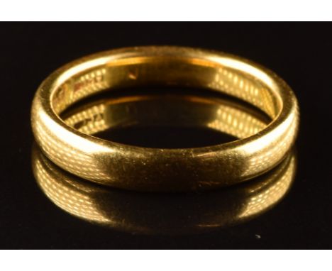 A 22ct gold wedding band / ring ,7.3g, size R