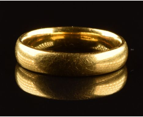 A 22ct gold wedding band / ring, 4.7g, size K&nbsp;