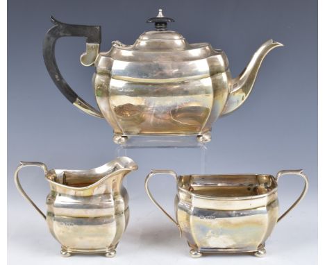 George VI hallmarked silver three piece teaset, each piece raised on four squat ball feet, Sheffield 1945, maker&nbsp;William