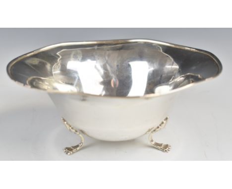 Canadian or American silver bowl raised on three lion paw feet, marked to base P.W. Ellis sterling, diameter 13cm, weight 80g