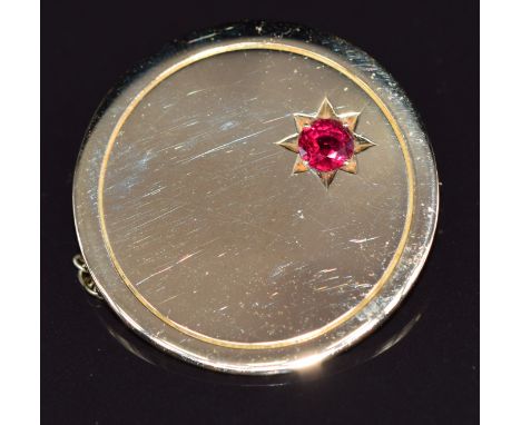 An 18ct gold brooch set with a ruby of approximately 0.3ct in a star setting, 10.1g&nbsp;