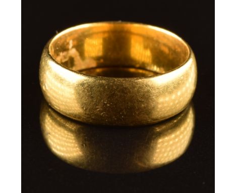 A 22ct gold wedding band / ring, size J/K. Weight approximately 6g