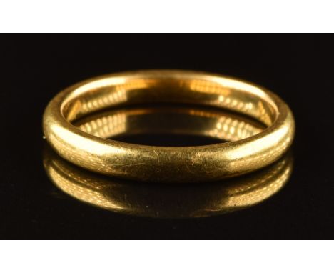 A 22ct gold wedding band / ring, 5.8g, size R