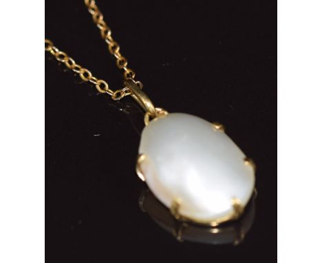 Art Deco&nbsp;18ct gold pendant set with a blister pearl (2g), on 10k gold chain, 0.9g
