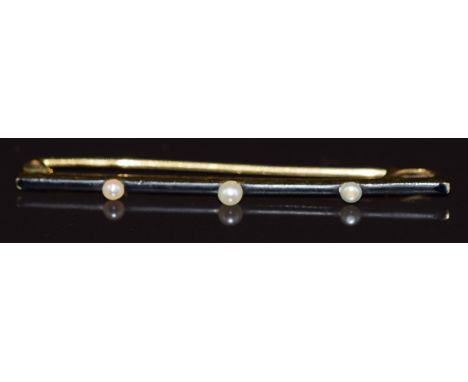 French 18ct gold brooch set with black enamel and three pearls, 1.5g&nbsp;