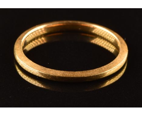 A 22ct gold wedding band / ring, size K, 1.9g