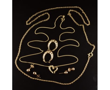 A 9ct gold pendant in the form of a heart on 9ct gold chain, 9ct gold chain / necklace, a 9ct gold pendant in the form of a d