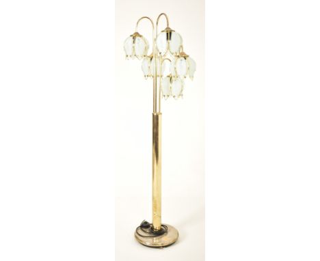 A retro vintage 20th Century Italian Hollywood Regency upright standard lamp light of brass construction. The lamp having a s