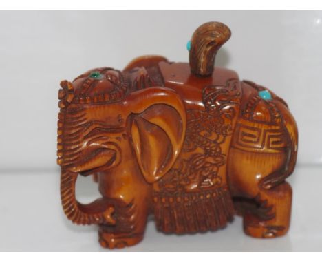 Antique Ivory snuff bottle of an elephant height: approx 5.8 cm NB this item may not be exported.