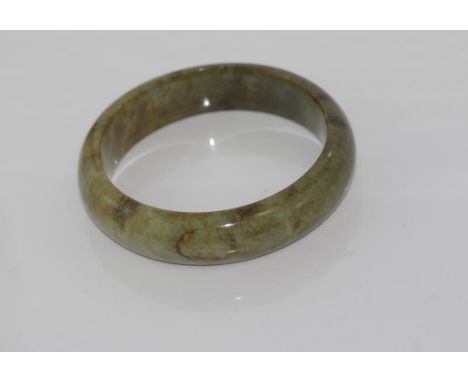 Burmese jade bangle inside circumference approx 5.8cm